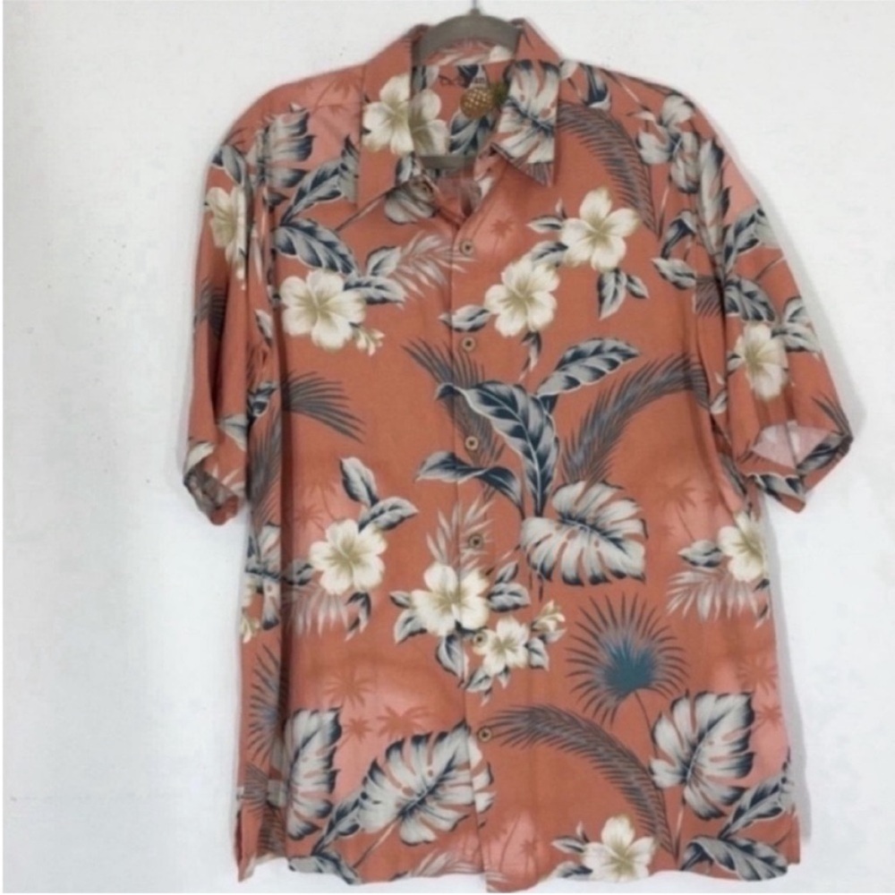 Men’s Hawaiian shirt by Caribbean Silk Blend 
55% Silk 45% Cotton 
▪️Size L